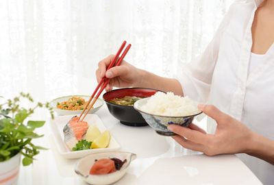 カロリー足りても5大栄養素が足りないと…、認知症も引き起こす『新型栄養失調』に!