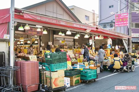 平日の午後からにぎわいを見せるアキダイ関町本店　撮影／齋藤周造