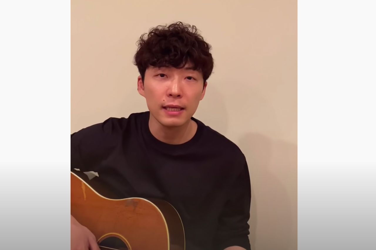 星野源の『#うちで踊ろう』動画より