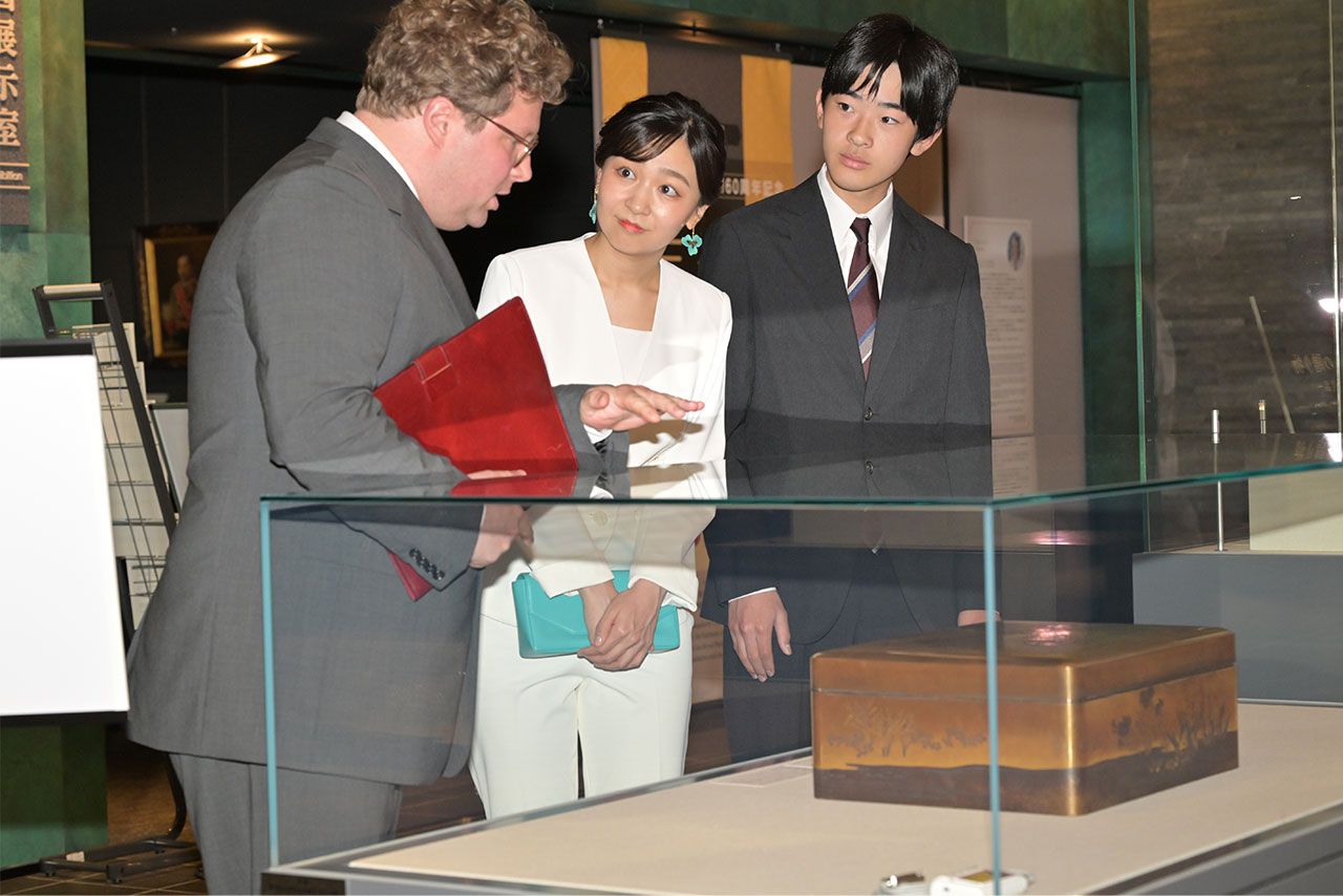 今回は悠仁さまと”姉弟”そろってのご公務の佳子さま。お二人で説明を傾聴された