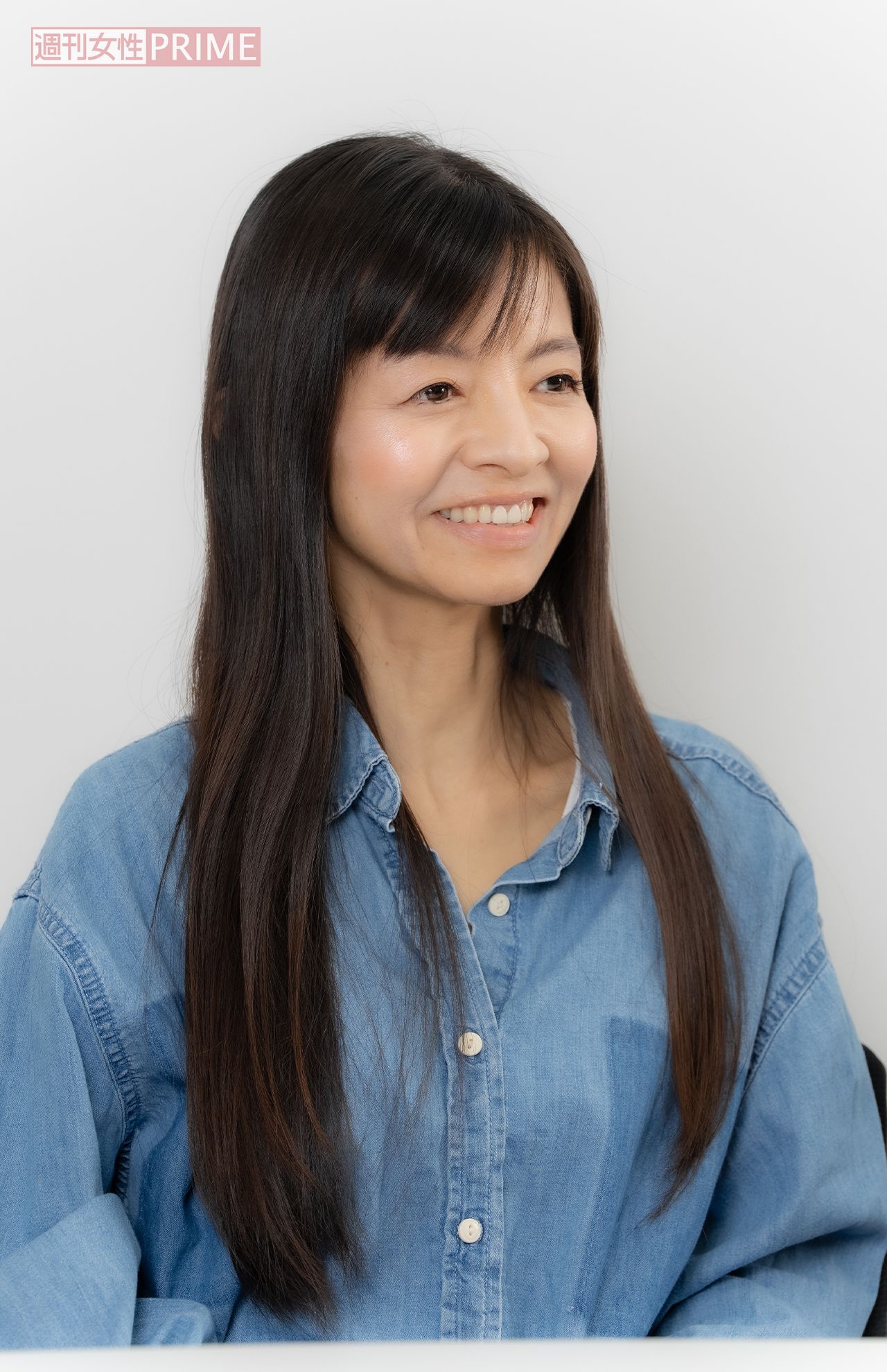 TAKESHIさんの自宅を訪れると、洗濯やゴミ出しなどの家事を“子育て感覚”で行うという園山真希絵さん　撮影／伊藤和幸