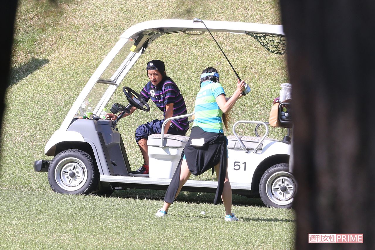 2012年、ゴルフを楽しんだ森田剛とmisono