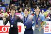 左から佐藤駿、鍵山優真、三浦佳生。2025年全日本選手権でメダルを獲得した仲よし3人が五輪に出場(写真:共同通信社)