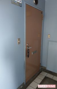 一家が住んでいた部屋は静まり返っていた