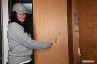 カイヤが離婚真相を激白! 自宅で記者にみせた「麻世がドアに突き立てた刃物の痕」