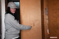 カイヤが離婚真相を激白！  自宅で記者にみせた「麻世がドアに突き立てた刃物の痕」