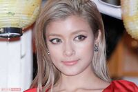ローラ、梅干し作りの様子を公開するも「意味ある？」もはやおなじみの“謎ファッション”に集まる苦言