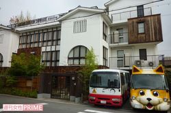 塚本幼稚園のスクールバスは口を開けて「ニャー」と鳴く