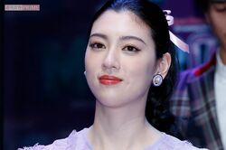 三吉彩花の大胆ファッションに「どこを目指しているの？」タトゥー&お尻“丸出し”ドレスでファン困惑