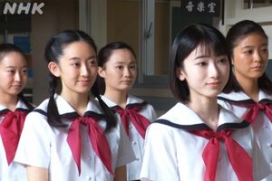 左から2番目が水嶋凜。目元が母・斉藤由貴を彷彿とさせる（『ちむどんどん』公式Twitterより）