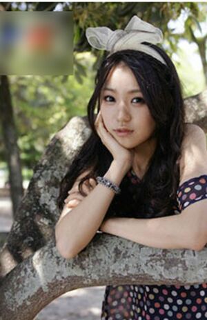 撮影会に参加していたころの奈緒。当時は18歳だった（イベント会社HPより)