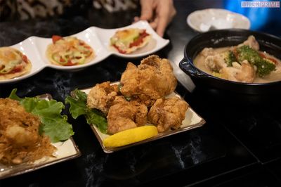 手早く5品を作り上げる。店ではなんと1品200～400円という安さ　撮影：齋藤周造