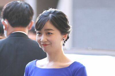 佳子さま「真っ赤な花柄ドレス」で見せた気品、「琵琶湖ブルーのドレス」も愛用するブランドで見せる“着こ…