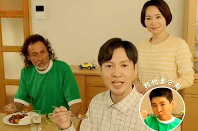 ラモス瑠偉CMで話題を集めた『Jリーグカレー』が復刻し試合で無料配布も…メルカリで高額転売が続々　