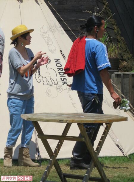 2016年『フジロックフェスティバル』に子連れで遊びに来ていた広末涼子とキャンドル・ジュン氏