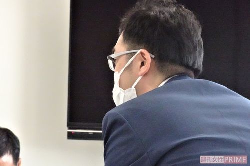 6月10日、議会でビラについて問い詰められる市長