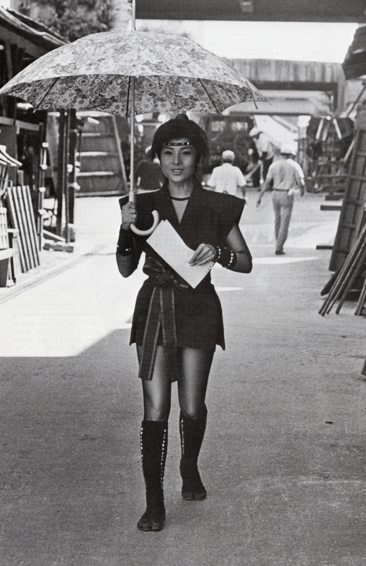 珍しい“お銀”のオフショット。この姿でピアノ教室に!?