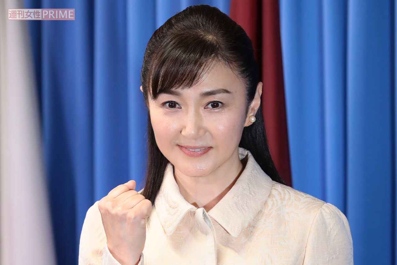 おニャン子クラブ内のユニット・うしろ髪ひかれ隊として工藤静香・斉藤満喜子とともに活動していた生稲晃子