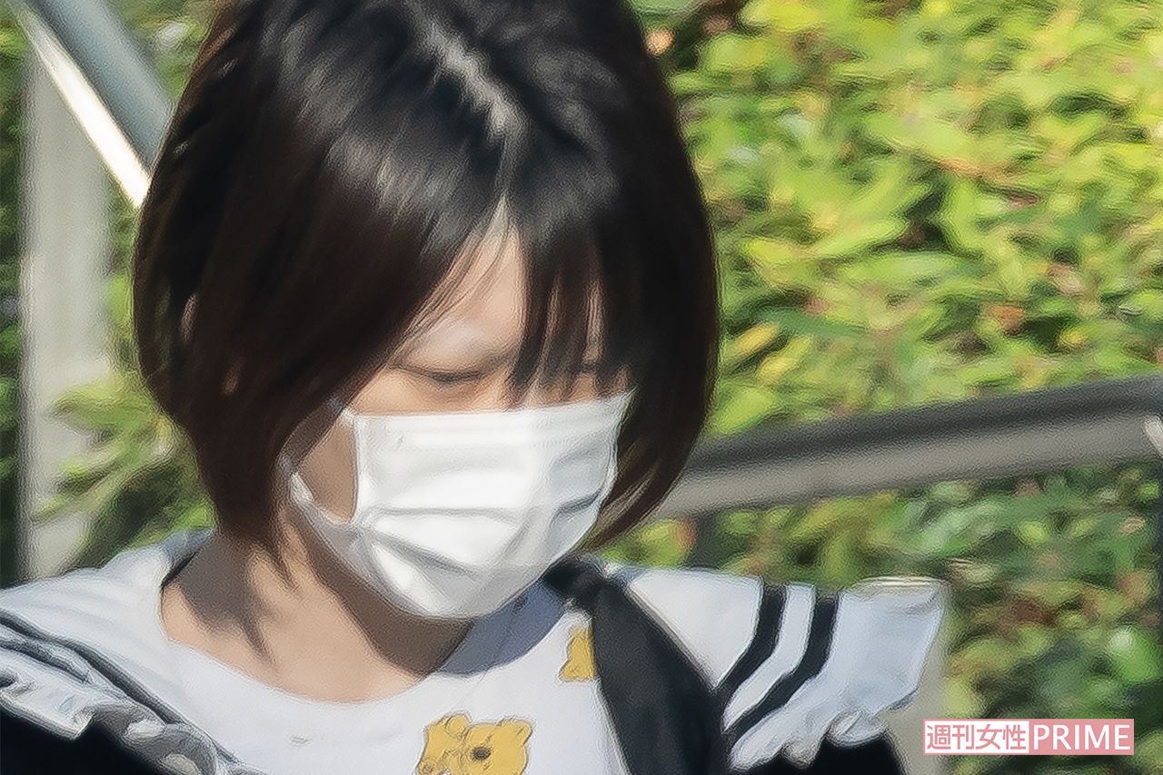 12月の朝、仕事に向かうえなこ