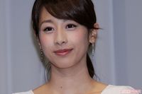 加藤綾子「スカートの裾を膝上まで上げて」女子アナ面接でセクシーポーズを要求された過去