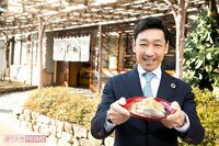 就職希望者殺到の老舗・くず餅店、8代目社長が行った「自身と組織」の大改革