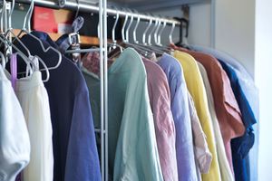 ハンガーの数も決めているので、かけられなくなったら、古い服から処分。服の数を一定に保っている