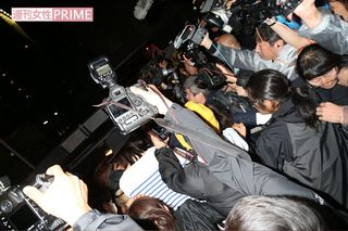 神田沙也加さんと村田充の結婚パーティーに集まった報道陣その１（'17年5月13日）