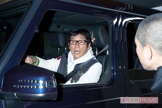 突然の取材にもかかわらず、車のウインドーを開け取材に応じた