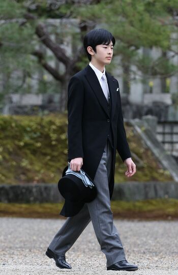 2月26日、悠仁さまは一人で京都を私的に訪問され、孝明天皇や明治天皇の山陵を参拝し、成年式を終えたことを報告された