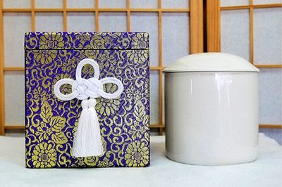 故人の『骨』を奪い合う光景も珍しくはない（画像はイメージです）
