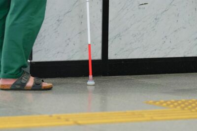 【知って楽しい雑学】視覚障害者が使う杖が「白色」なのはなぜ?法律で定められた「白」と「黄色」の共通点…