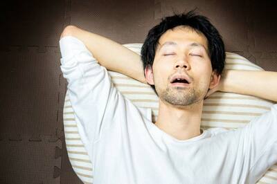 貼って寝るだけで不調が改善したという人も! パックン、LiSAも実践する「口閉じテープ健康法」