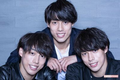 TikTokでも大人気の佐藤三兄弟、中身も“シンクロ”!? 「いいライバルで、何でも言い合える」