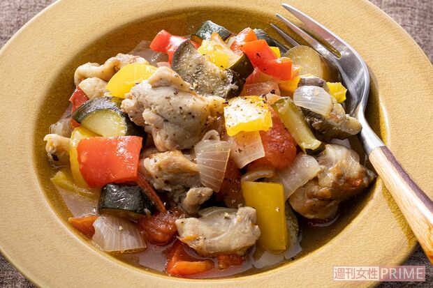 チキンラタトゥイユ　抗酸化力の高い野菜と鶏肉のビタミンAで免疫力向上。（撮影／廣瀬靖士）