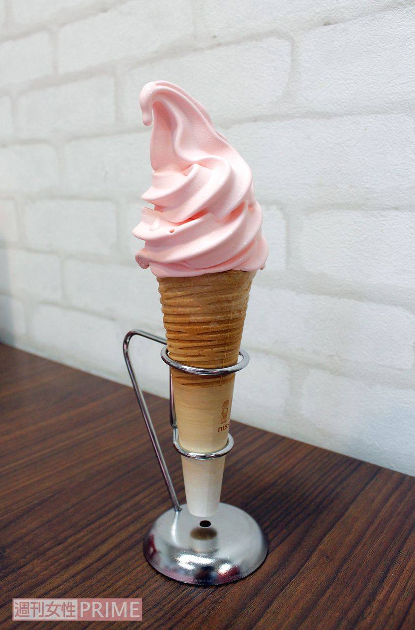 甘酸っぱくてスパイシー、新生姜味のピンクのソフトクリーム