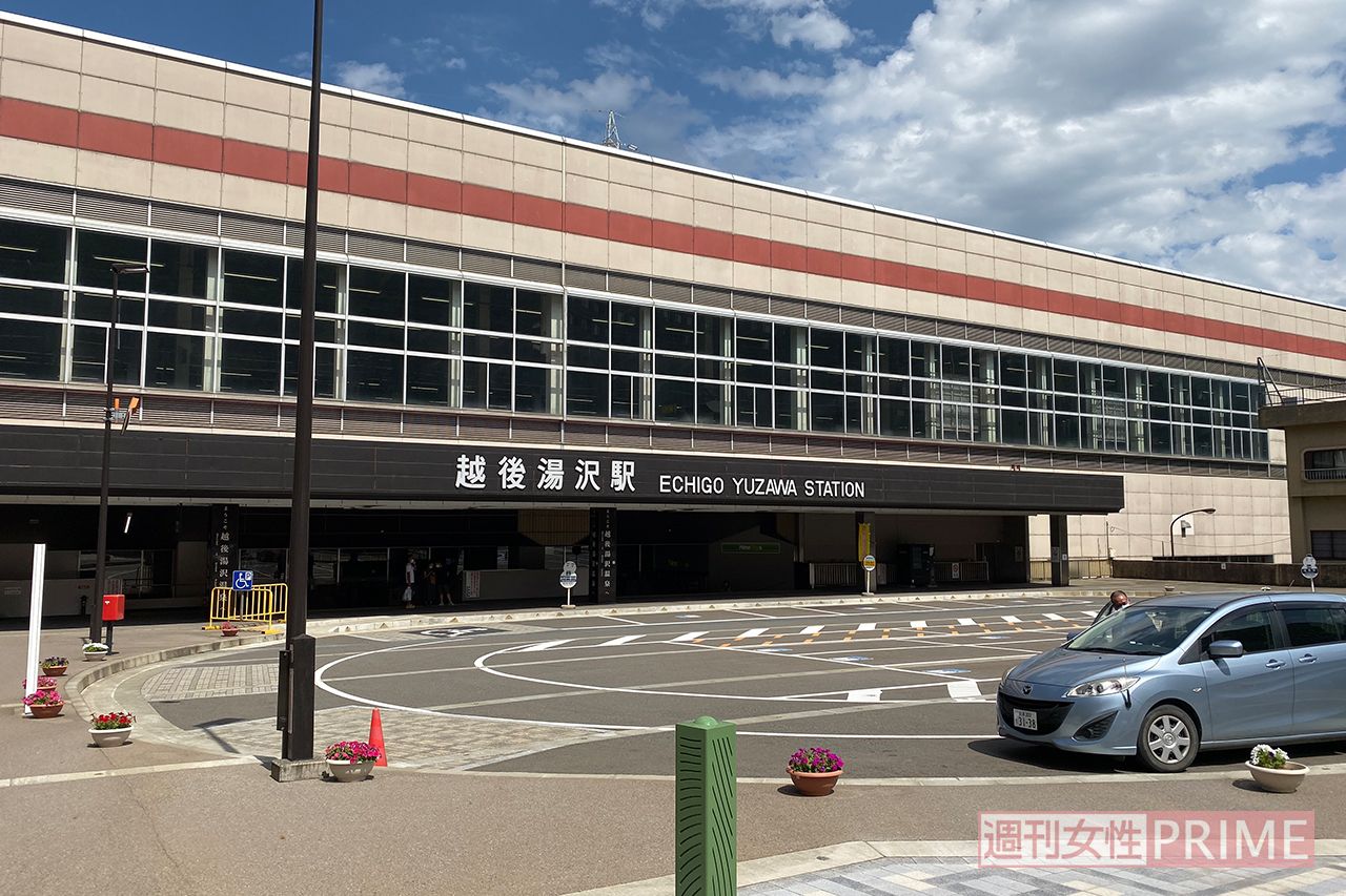 温泉街への玄関口である越後湯沢駅西口（'20年8月）