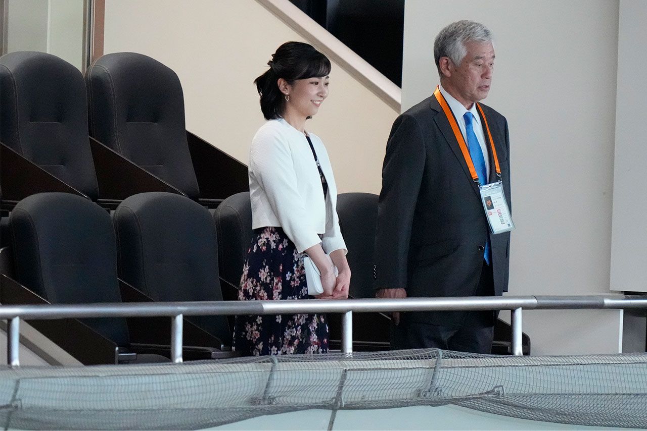 2024年4月7日、全国高校女子硬式野球選抜大会決勝戦のご観戦でも『Hobbs London（ホッブスロンドン）』お召しになっていた