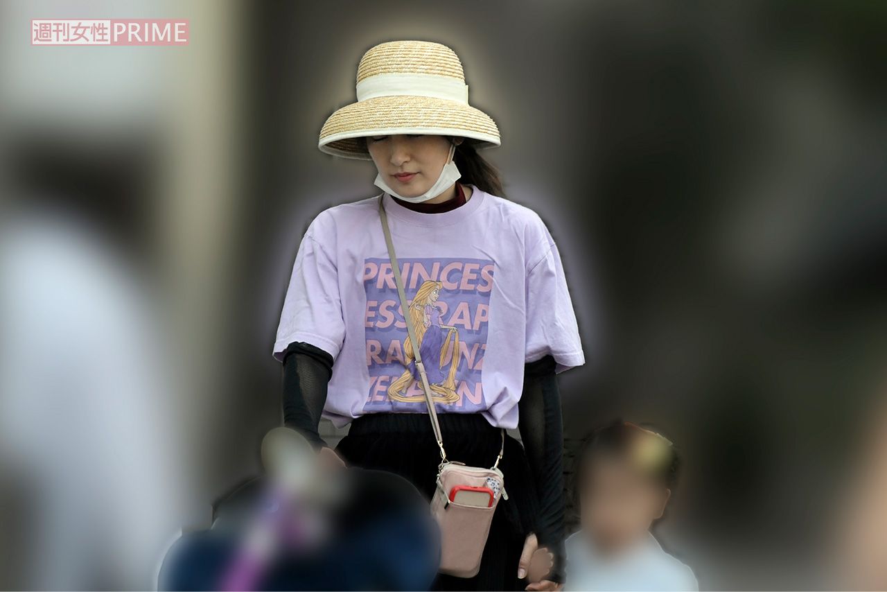 熊田曜子。周囲の話によれば、騒動で仕事が激減したためなのか、よく近所の公園にいるとのこと