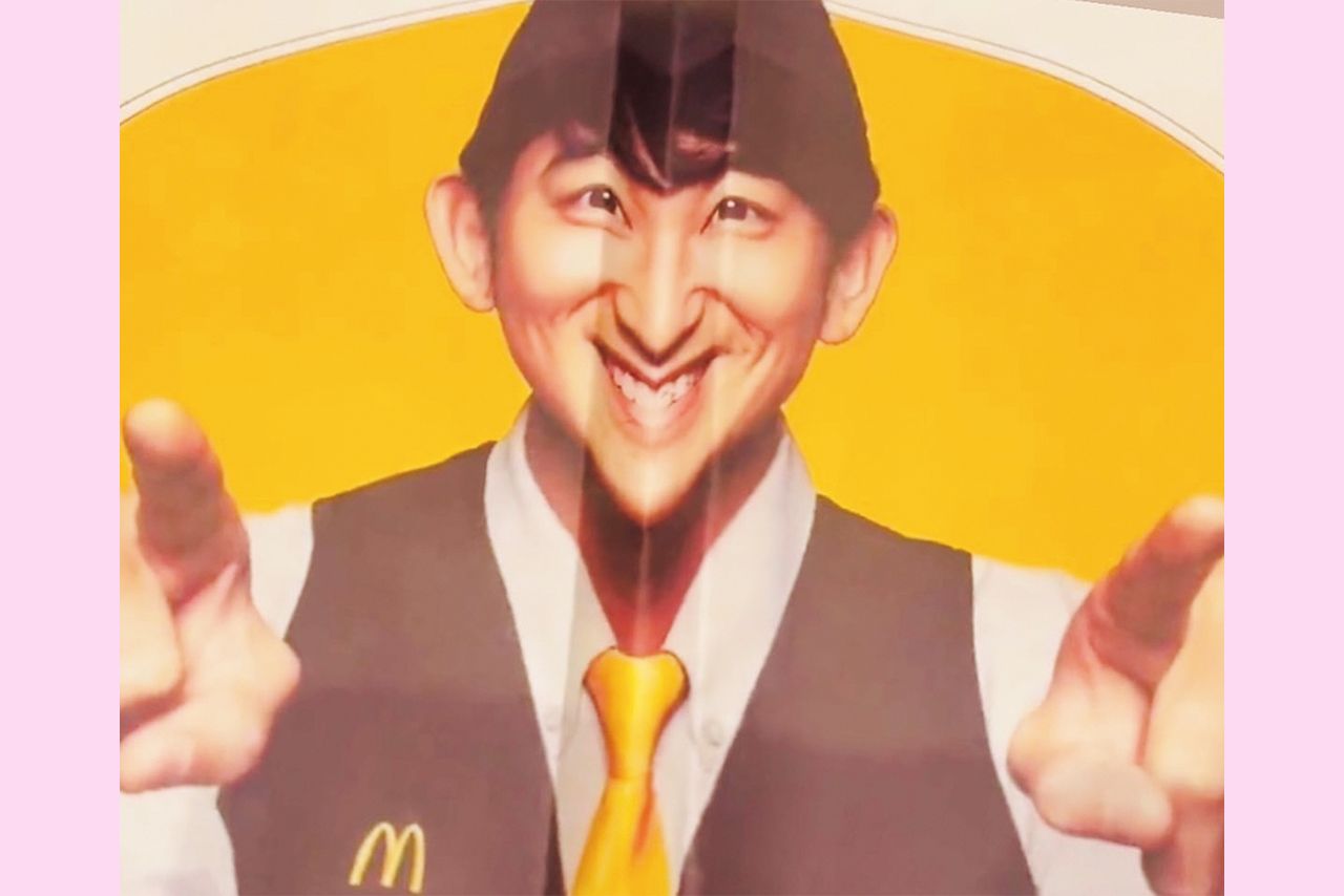 自分の顔を折り曲げておふざけした写真をアップ（永山瑛太公式インスタグラムより）