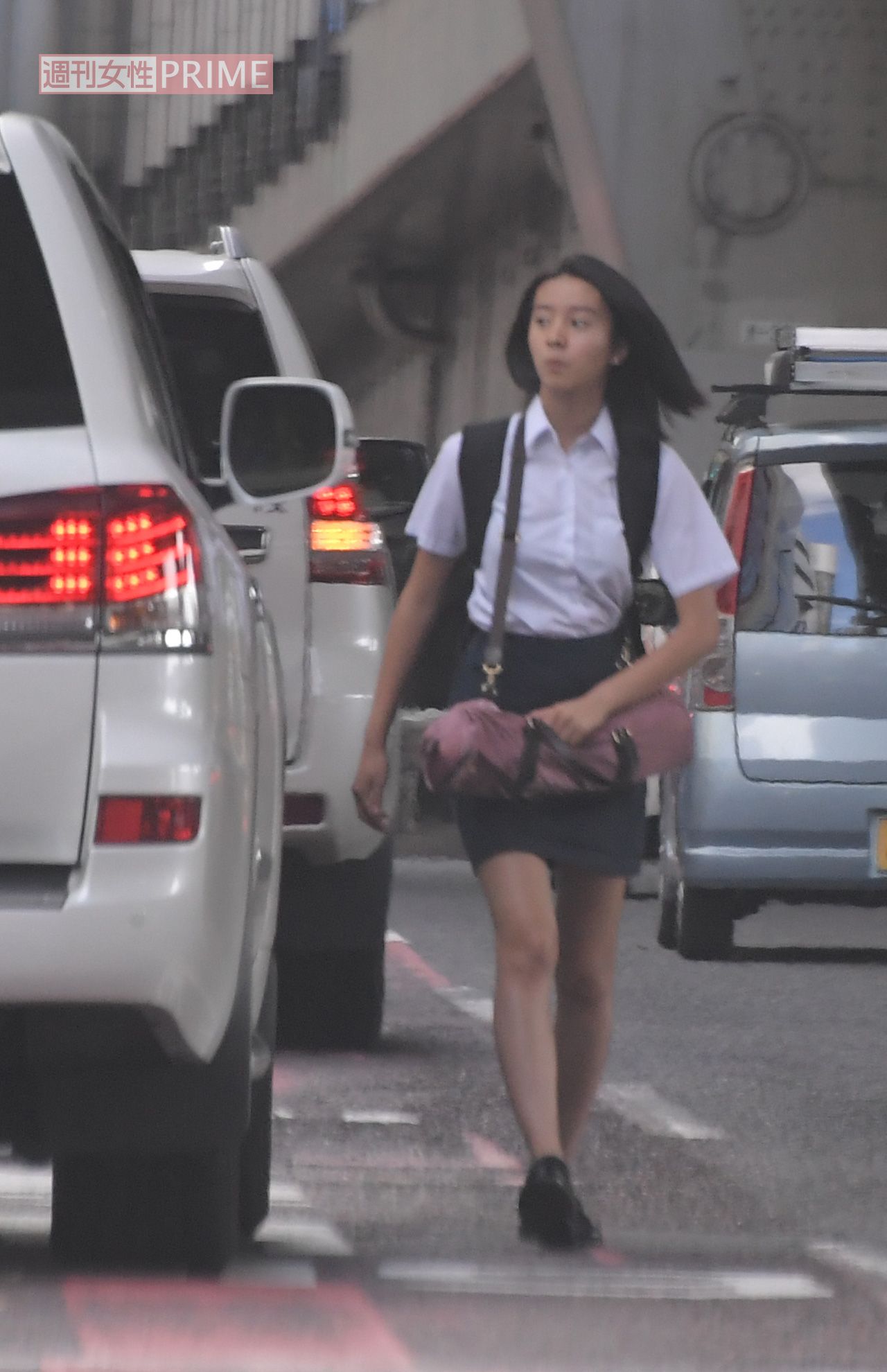 2018年、車で迎えにきた木村拓哉にKoki,はおどけた表情