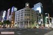 銀座4丁目交差点は思いのほか明るく(4月25日午後8時すぎ)