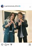 陣内智則(右)と並んで“TJポーズ”をとるTravis Japan・松田元太(松田のインスタグラムより)