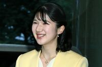 愛子さま、雅子さまの「30年前の黄色セットアップ」に〈親子2代でお似合いになる〉の声、ご成婚時のドレスも手がけた森英恵さんとの絆