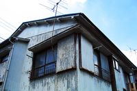 80代女性の孤独死、築50年のアパートに設置された“新品同様”エアコンが物語ること