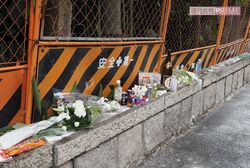 安井實さん（80）がブロック塀の下敷きになった現場。見守り活動に向かう途中だった