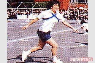 終了後の『週刊女性』直撃には表情を変えることなく足早に車に乗り込んだ