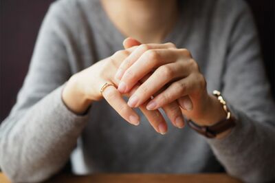 令和に急増する中高年“独女”の実生活、2人の50代ブロガーが明かす右肩上がりの“物価・税金・生涯未婚率…