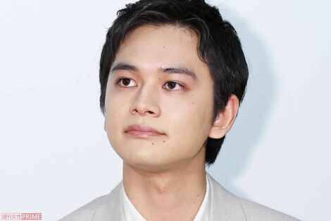 北村匠海、JR東海のCMに“激似イケメン”出没で「え？匠海じゃないの？」ファンも驚愕した“そっくりな横顔”