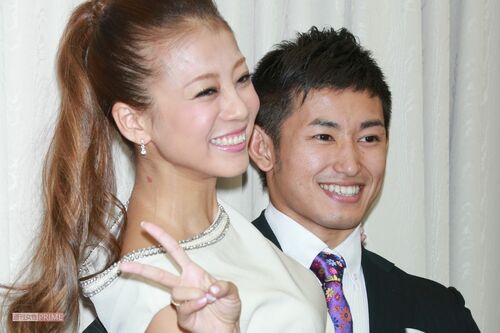 '14年、結婚会見を開いたあびる優と才賀紀左衛門