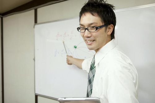 福岡市長（経営する塾のHPより）